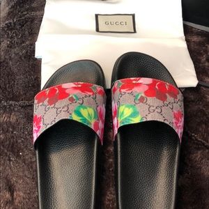 GG Bloom Pool Slides